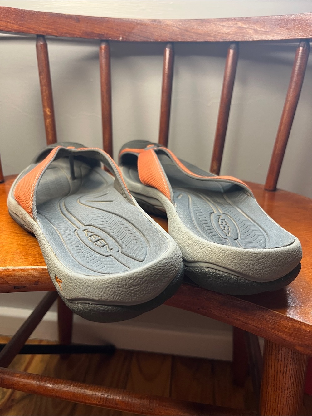 KEEN Kona Flip Sandals Men’s Size 9.5 Brown Leather Outdoor Comfort EUC - Picture 5 of 9